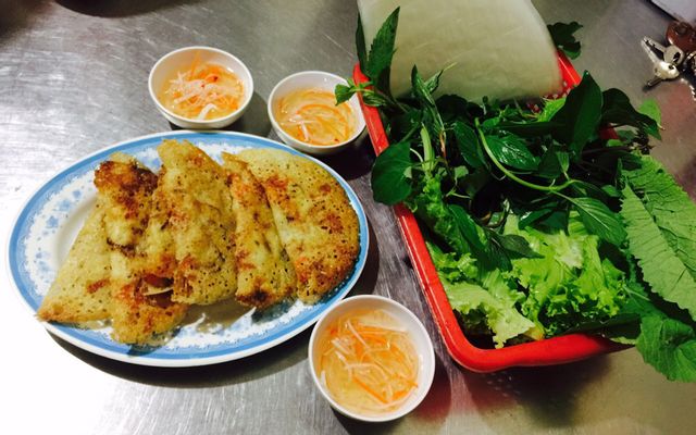 Bánh căn thập cẩm tôm mực trứng