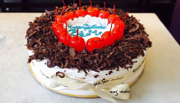 White Cheese And Caramel Cake