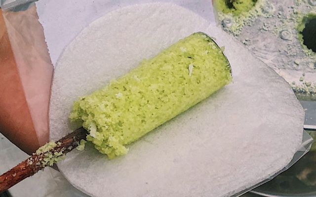 Bánh Ống Lá Dứa - Phạm Văn Chí