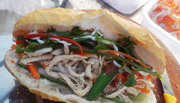 Bánh Mì Bắp Bakery - Bánh Mì Gà Rôti