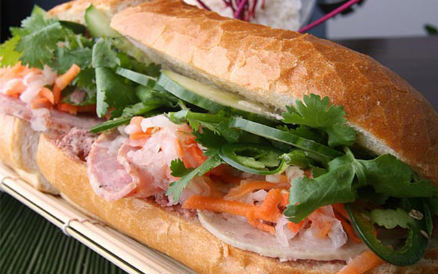 Bánh mì chả lụa
