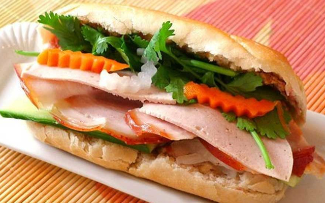 Bánh mì chả lụa