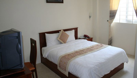 Núi Đá Hotel - Lê Văn Hiến