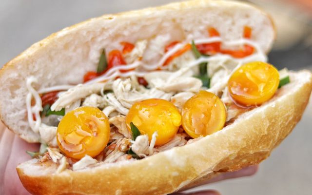 Bánh Mì Trứng Non Gà Xé - Đặng Văn Ngữ