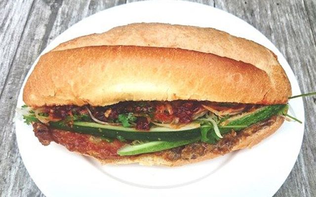 Bánh mì thịt rim