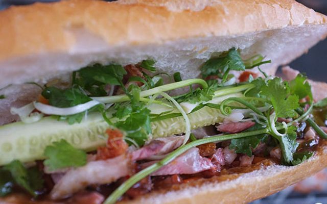 Bánh Mì Heo Quay - Nguyễn Thông