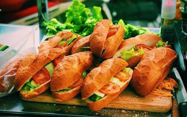 Bánh Mì Giòn Bò - Lữ Gia