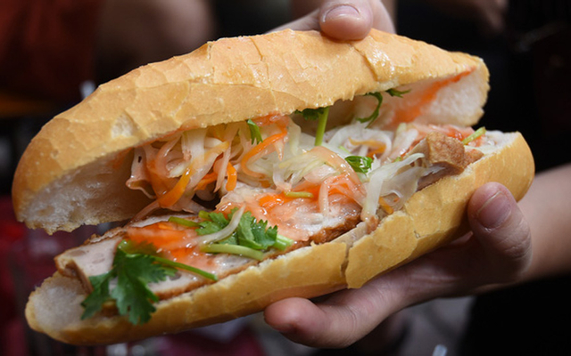 Bánh mì chả đặc biệt