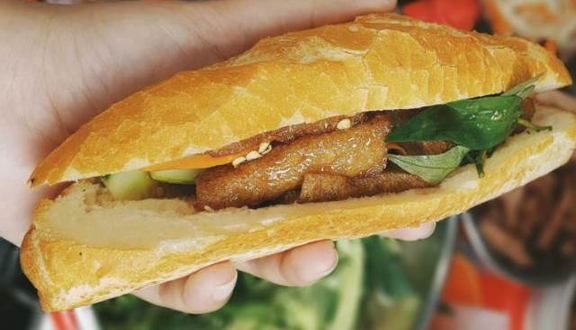 Bánh Mì Chả Chiên