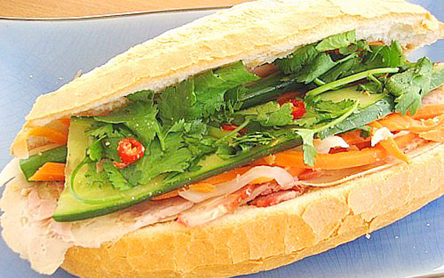 Bánh mì chả lụa