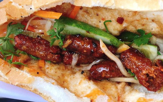 Bánh mì bò xiên que
