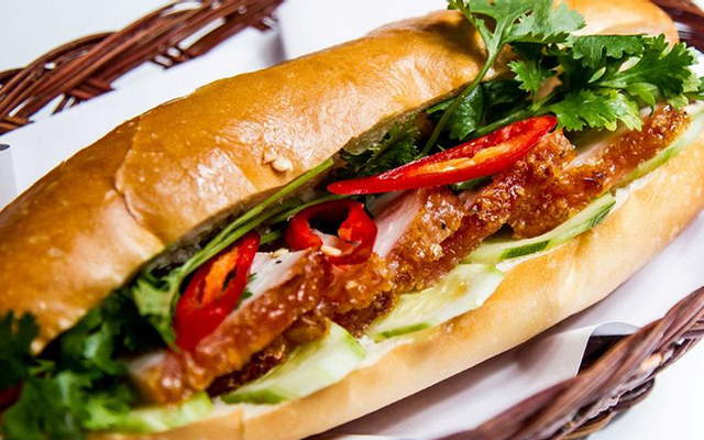 Bánh Mì & Bánh Hỏi Thịt Heo Quay