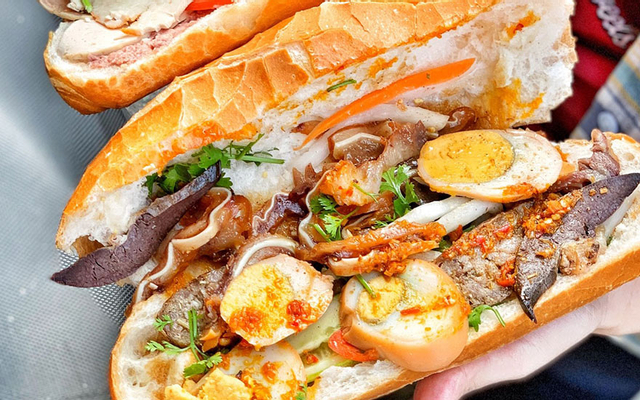 Bánh mì chả lụa