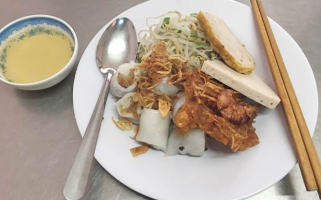 Bánh Cuốn Trứng Gà Ta