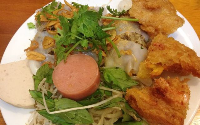 Bánh cuốn trứng + chả
