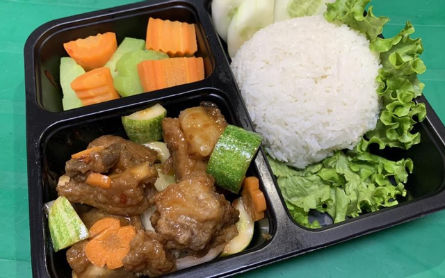 Cơm đảo gà sốt chua ngọt