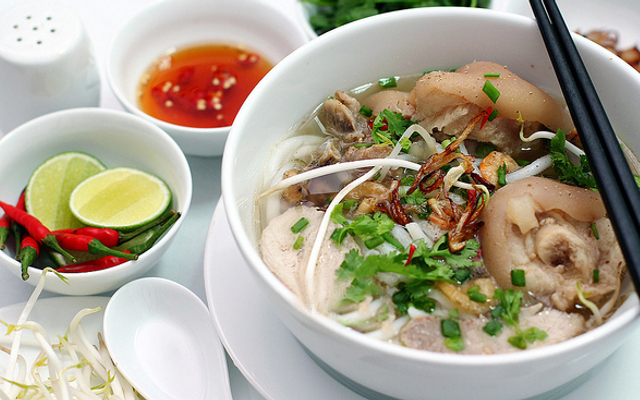 Bánh Canh Giò Heo - Cư Xá Phú Lâm A
