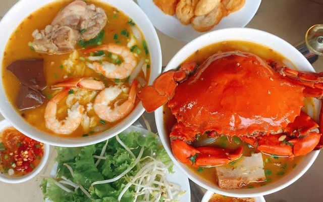 Bánh canh cua nửa con lớn