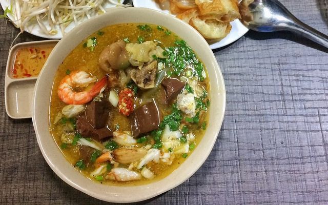 Bánh canh cua nửa con lớn