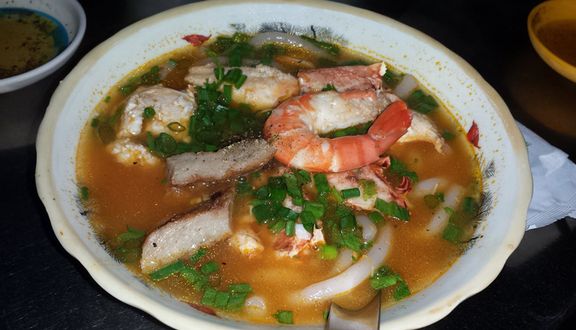 Bánh Canh Cua Giò Heo & Bún Suôn - Chợ Xóm Chiếu