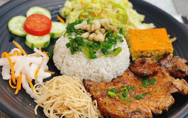 Cơm tấm sườn nướng