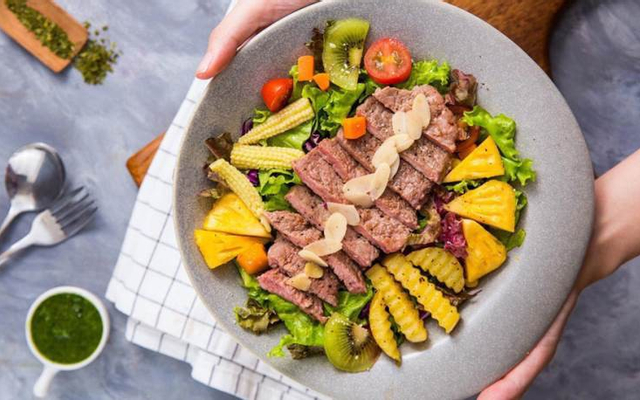 Cơm gạo lứt  bò bít tết