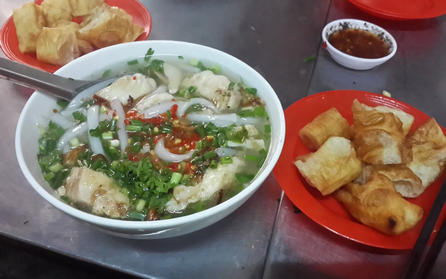 Bánh canh bột gạo cắt giò heo