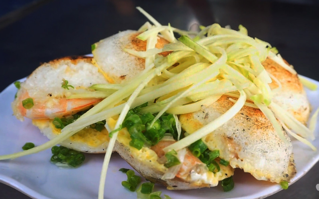 Bánh căn mực + trứng gà