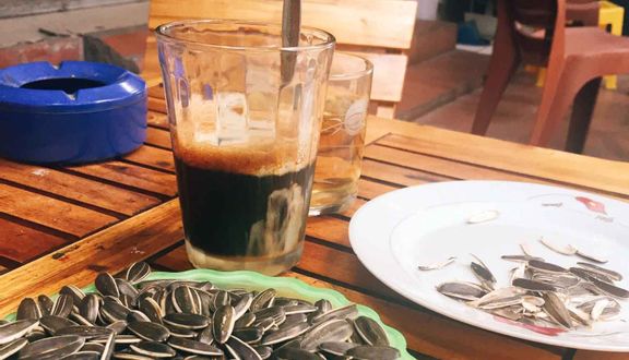 Thắng Khuyên Cafe
