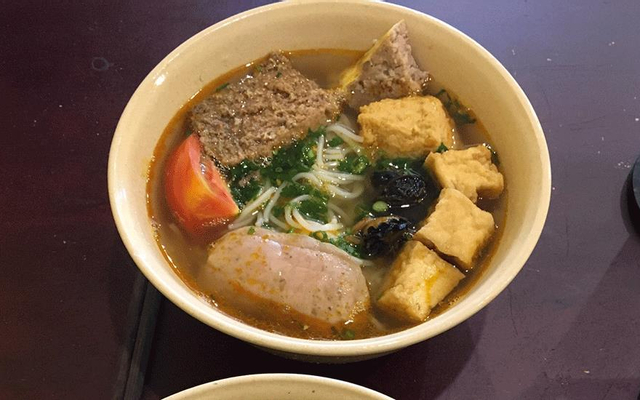 Chả lụa (lẩu)