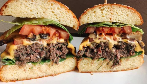 August - Bánh Mì & Burger Bò Nướng