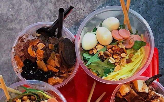 Bánh tráng tỏi rong biển gà xé