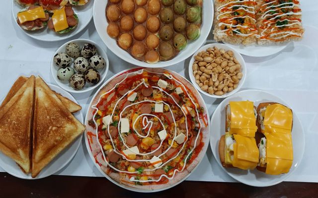 Bánh Trứng Gà Non Xúc Xích