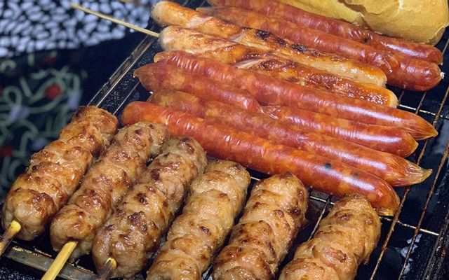 Lạp xưởng nướng
