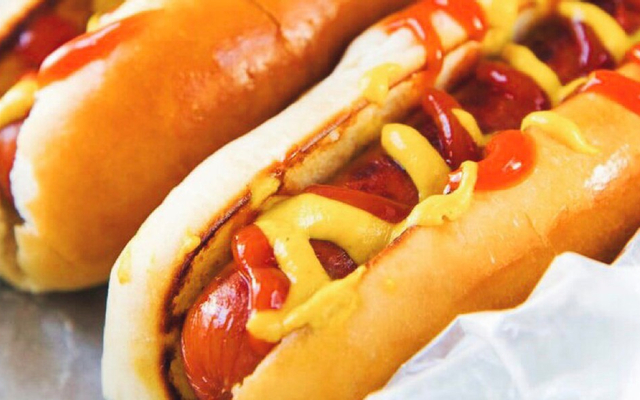 BÁNH MÌ CHẢ LỤA MUỐI TIÊU
