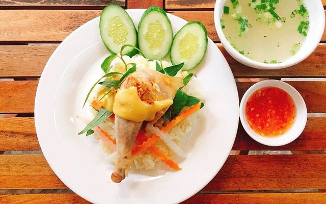 Combo Cơm gà xé + trà đào tắc