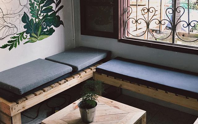 Suỵt Cafe