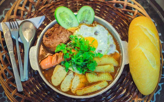 Cơm Gà Sốt Cay