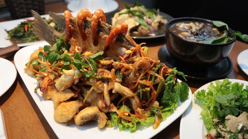 Cơm Chiên Gà + Salad