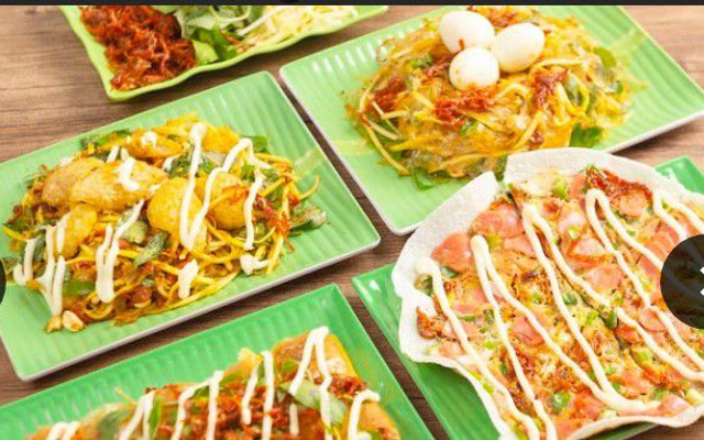 Combo: 1 trộn, 1 cuộn, 1 nướng, 8 bánh bột lọc và