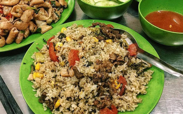 Cơm Gà Xối Mắm