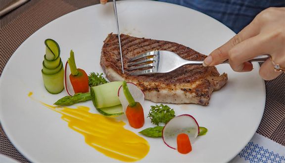 French Steak Au Poirve