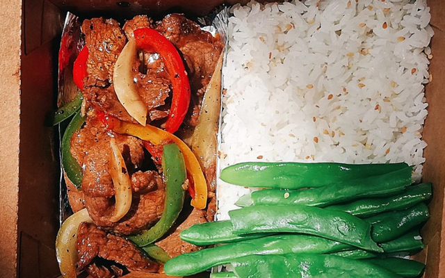 Cơm Rang Tỏi Gà Sốt