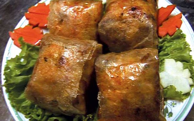 Quán Bún Chả, Nem Cua Bể
