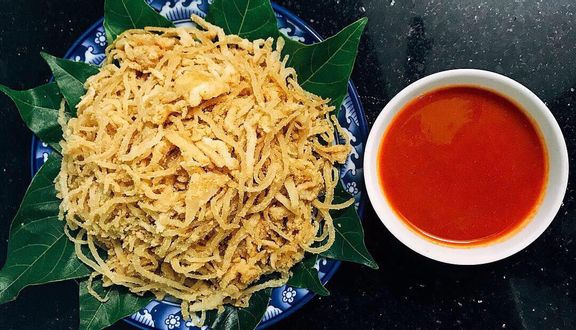 Nem Chua Lá Ổi Cọc 10 Chiếc ( Kèm tương ớt homemade thần thánh siêu cay ngon)