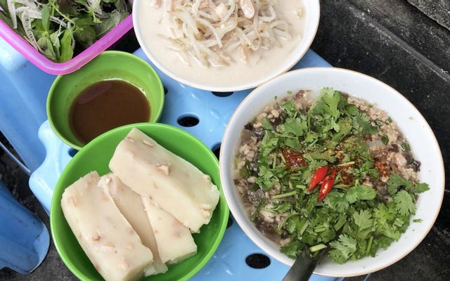 Oanh Hòe Nhai - Bánh Đúc Nóng & Chè Sắn - Hàng Than