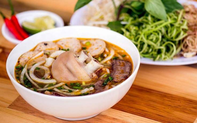 O Nga - Bún Bò Huế & Nem Lụi - Triều Khúc