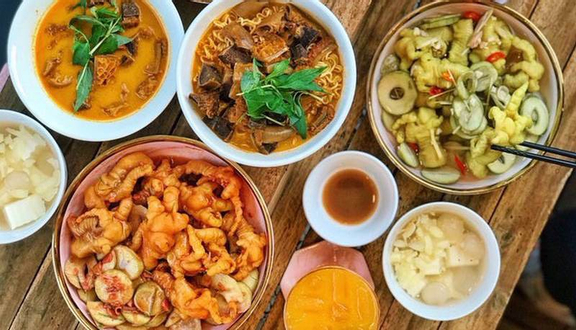 Combo Ăn vặt 1: Chân gà rút xương + Cơm cháy + Trà quất mo + sữa chua cacao