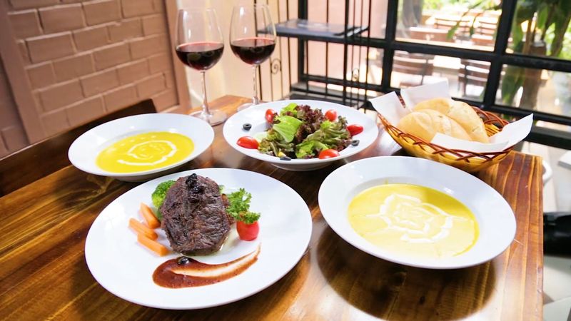 Măm Măm Steak - Giảng Võ