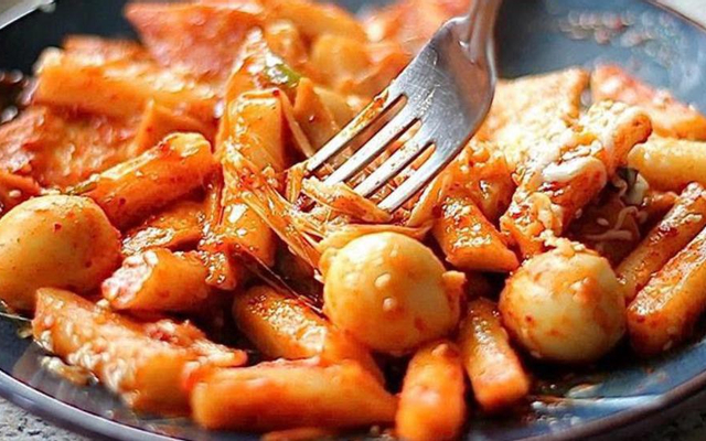 Xúc xích lốc xoáy